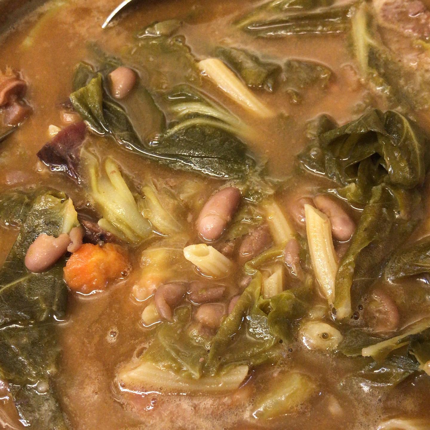 Sopa de feijão e verduras